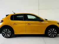 Usado Peugeot 208 GT 100 CV (73 kW) 2021 Amarillo Utilitario