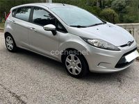 Usado Ford Fiesta Trend 60 CV (44 kW) 2011 Gris / plata Utilitario