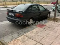 Usado Renault Laguna 110 CV (80 kW) 2000 Verde Berlina