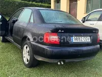 Usado Audi A4 110 CV (80 kW) 1998 Azul Berlina