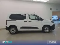 Usado Citroën Berlingo 102 CV (75 kW) 2024 Blanco Monovolumen