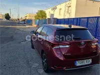 Usado Toyota Auris Hybrid Edition 136 CV (100 kW) 2017 Granate Berlina