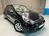Usado Kia Rio 85 CV (62 kW) 2013 Negro Berlina