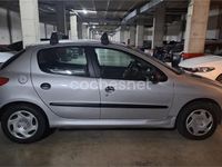 Usado Peugeot 206 70 CV (51 kW) 2002 Gris / plata Berlina