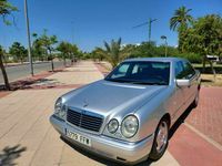 Usado Mercedes E420 279 CV (205 kW) 1996 Plata Berlina