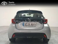 Usado Toyota Yaris Hybrid Active 116 CV (85 kW) 2024 Gris / plata Berlina