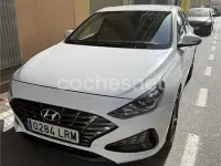 Usado Hyundai i30 110 CV (80 kW) 2021 Blanco Berlina
