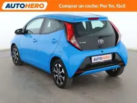 Usado Toyota Aygo X-play 72 CV (52 kW) 2019 Azul Utilitario