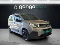 Käytetty Citroën Berlingo Feel 102 HP (75 kW) 2025 Harmaa Tila-auto