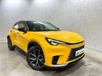 Usado Lexus LBX 136 CV (100 kW) 2025 Amarillo SUV