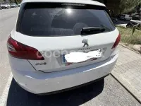 Usado Peugeot 308 Allure 110 CV (80 kW) 2015 Blanco Berlina