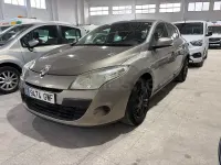Usado Renault Mégane III Authentique 85 CV (62 kW) 2010 Beige Berlina