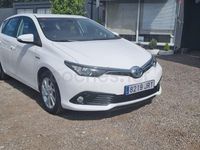 Usado Toyota Auris Hybrid Active 136 CV (100 kW) 2016 Blanco Berlina