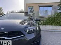 Usado Kia Ceed GT GT-Line 136 CV (100 kW) 2023 Gris / plata Familiar