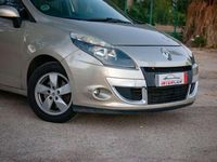Usado Renault Scénic III Expression 106 CV (77 kW) 2010 Beige Monovolumen