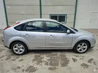 Usado Ford Focus Trend 109 CV (80 kW) 2005 Gris / plata Berlina