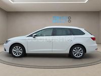 Usado Seat Leon Style 130 CV (95 kW) 2019 Blanco Familiar
