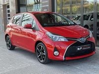 Usado Toyota Yaris Hybrid 100 CV (73 kW) 2016 Rojo Utilitario