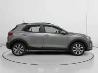 Usado Kia Stonic 100 CV (73 kW) 2024 Gris / plata SUV