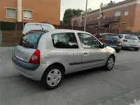 Usado Renault Clio II Expression 60 CV (44 kW) 2004 Azul Berlina