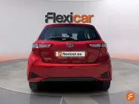 Begagnad Toyota Yaris Active 111 HK (81 kW) 2019 Röd Halvkombi