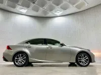 Usado Lexus IS300h Executive Line 223 CV (164 kW) 2018 Gris Berlina