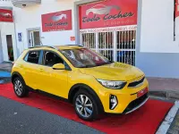 Usado Kia Stonic 100 CV (73 kW) 2022 Amarillo SUV