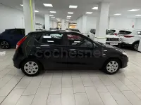 Usado Hyundai i30 Comfort 109 CV (80 kW) 2008 Negro Berlina