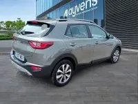Usado Kia Stonic 120 CV (88 kW) 2023 Verde SUV