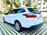 Usado Ford Focus Trend 95 CV (69 kW) 2012 Blanco Familiar
