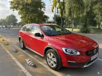 Usado Volvo V60 CC 150 CV (110 kW) 2017 Rojo Familiar