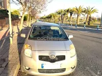 Usado Toyota Yaris 87 CV (63 kW) 2007 Blanco Utilitario