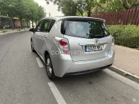 Usado Toyota Verso Comfort 112 CV (82 kW) 2015 Gris / plata Monovolumen