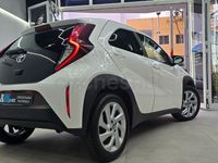 Usado Toyota Aygo X Play 72 CV (52 kW) 2022 Blanco SUV