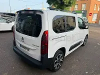 Usado Citroën Berlingo Shine 102 CV (75 kW) 2021 Blanco Monovolumen