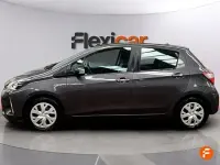 Usado Toyota Yaris Active 100 CV (73 kW) 2020 Gris