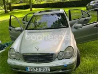 Usado Mercedes C220 Classic 125 CV (91 kW) 2001 Gris / plata Berlina