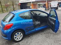 Usado Peugeot 207 70 CV (51 kW) 2007 Azul Berlina