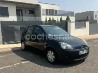Usado Ford Fiesta Ghia 68 CV (50 kW) 2009 Negro Berlina