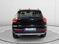 Käytetty Volvo XC40 129 HP (94 kW) 2022 Musta Katumaasturi