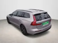 Usado Volvo V60 Core 197 CV (144 kW) 2023 Gris / plata Familiar