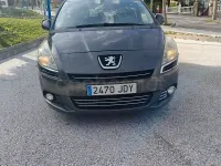 Usado Peugeot 5008 Access 115 CV (84 kW) 2012 Gris / plata Monovolumen