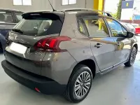 Usado Peugeot 2008 Style 100 CV (73 kW) 2017 Gris / plata SUV