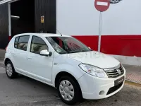 Usado Dacia Sandero Lauréate 75 CV (55 kW) 2013 Blanco Berlina