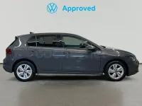 Usado VW Golf VIII Life 110 CV (80 kW) 2024 Gris / plata Berlina