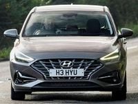 Usado Hyundai i30 110 CV (80 kW) 2022 Rojo Utilitario