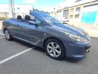 Usado Peugeot 307 CC 136 CV (100 kW) 2007 Gris / plata Descapotable