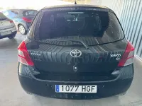 Usado Toyota Yaris Live 90 CV (66 kW) 2012 Negro Utilitario