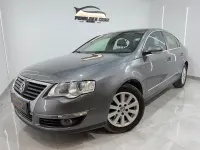 Usado VW Passat Sportline 140 CV (102 kW) 2007 Gris / plata Berlina