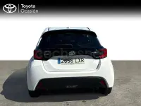 Usado Toyota Yaris Hybrid Active 116 CV (85 kW) 2022 Blanco Berlina